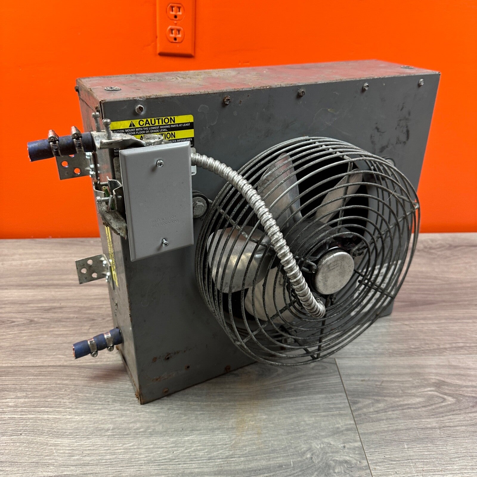 Dayton Hydronic Unit Heater 5PV19 - Wall and Ceiling Water, 18,400 BTU/HR