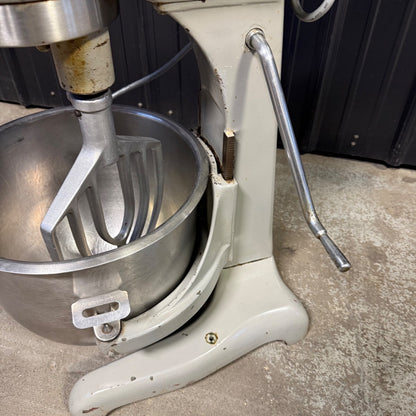 Hobart A200 20 QT Mixer w/ Bowl Whisk Paddle | Bakery Dough Pizza | 3 Speed5