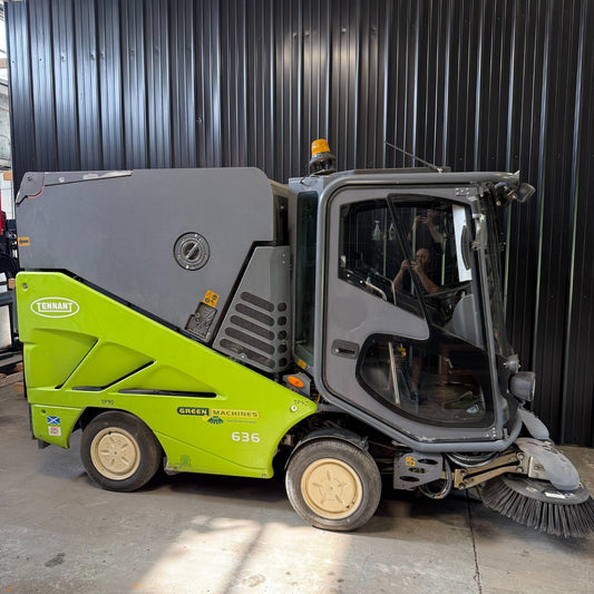 Tennant Green Machines 636 TP90 Diesel Street Sweeper 3321 Hrs Kubota 4WD Cab0