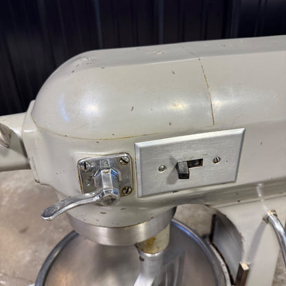 Hobart A200 20 QT Mixer w/ Bowl Whisk Paddle | Bakery Dough Pizza | 3 Speed4