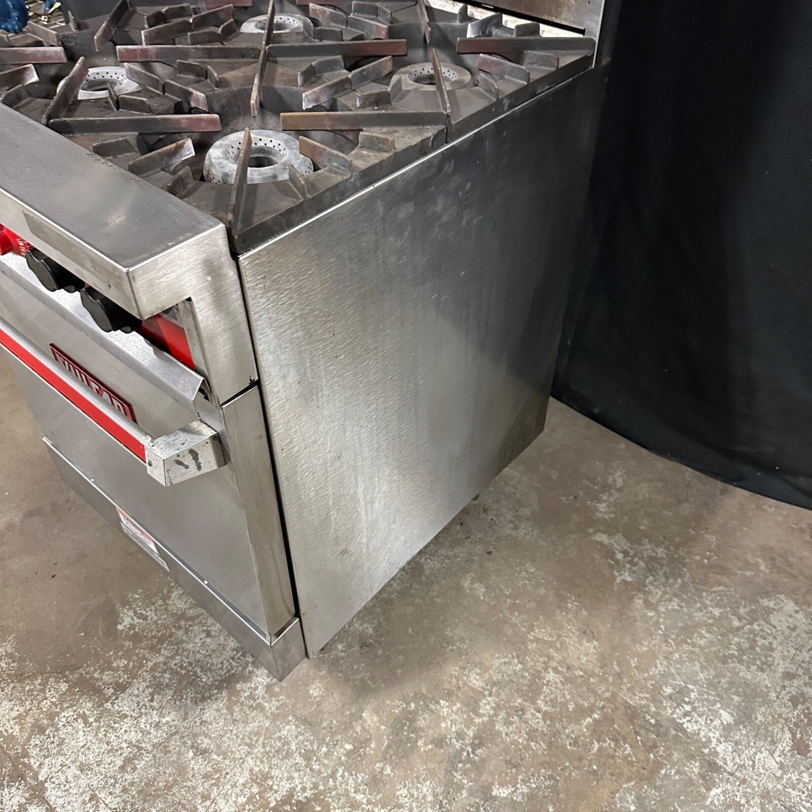 Vulcan 24" 4 Gas Burners & Oven - Natural Gas - 24L Small Commercial Kitchen