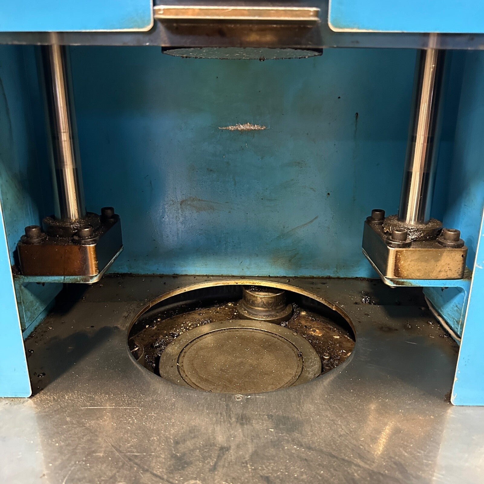 Troxler 4140 Gyratory Asphalt Compactor - Road Paving