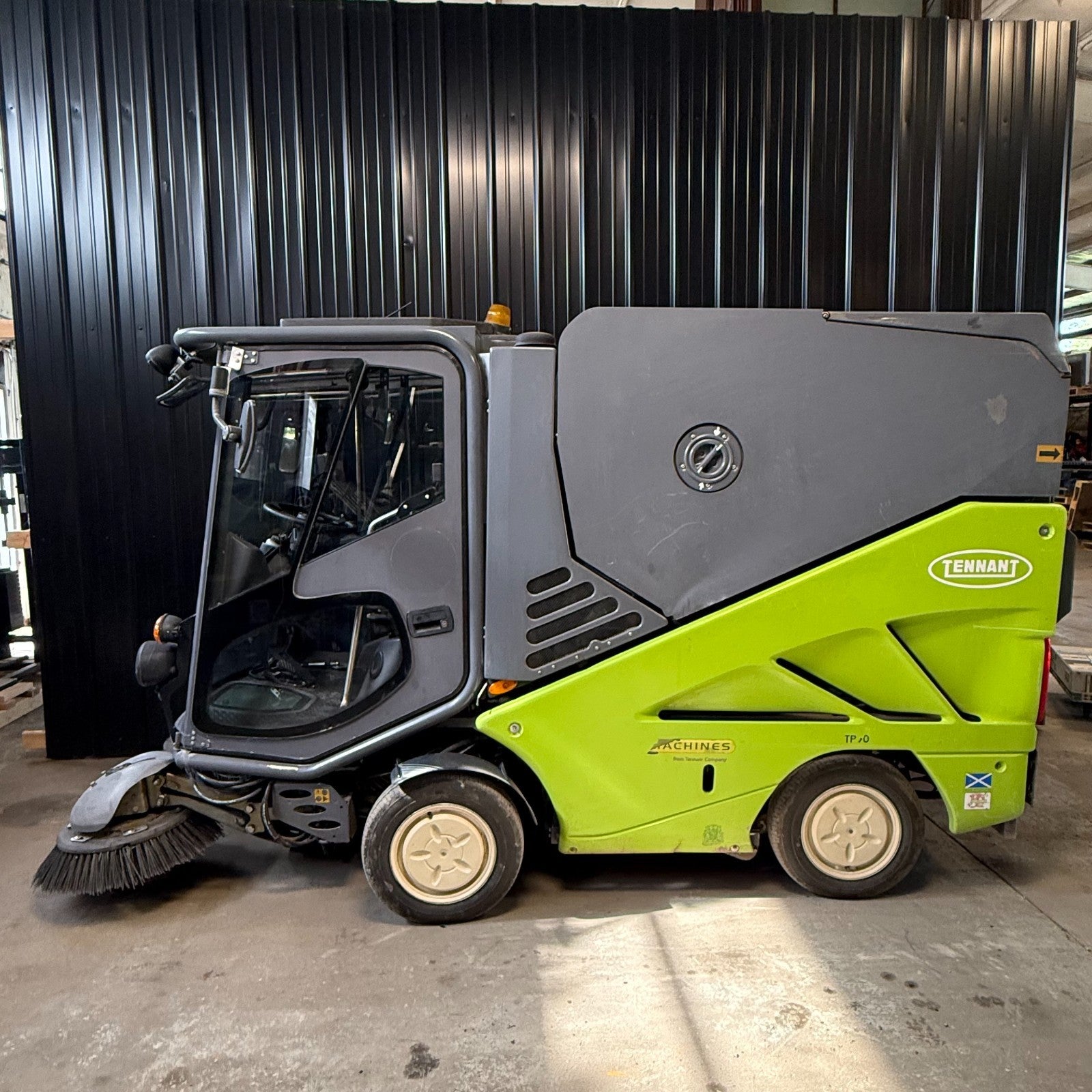 Tennant Green Machines 636 TP90 Diesel Street Sweeper 3321 Hrs Kubota 4WD Cab1