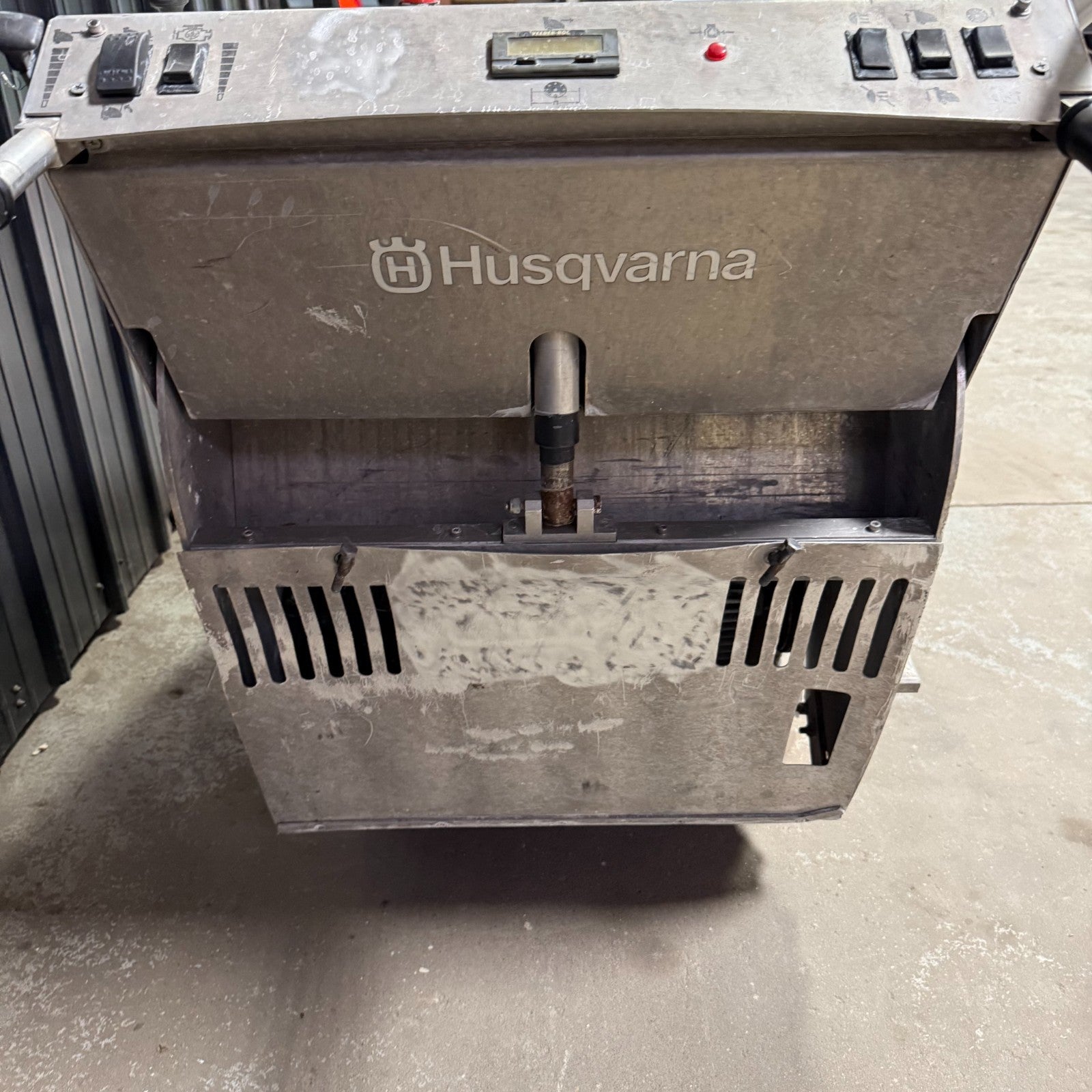 2011 Husqvarna Soff-Cut X5000 27HP Self-Propelled Early Entry Concrete Saw11