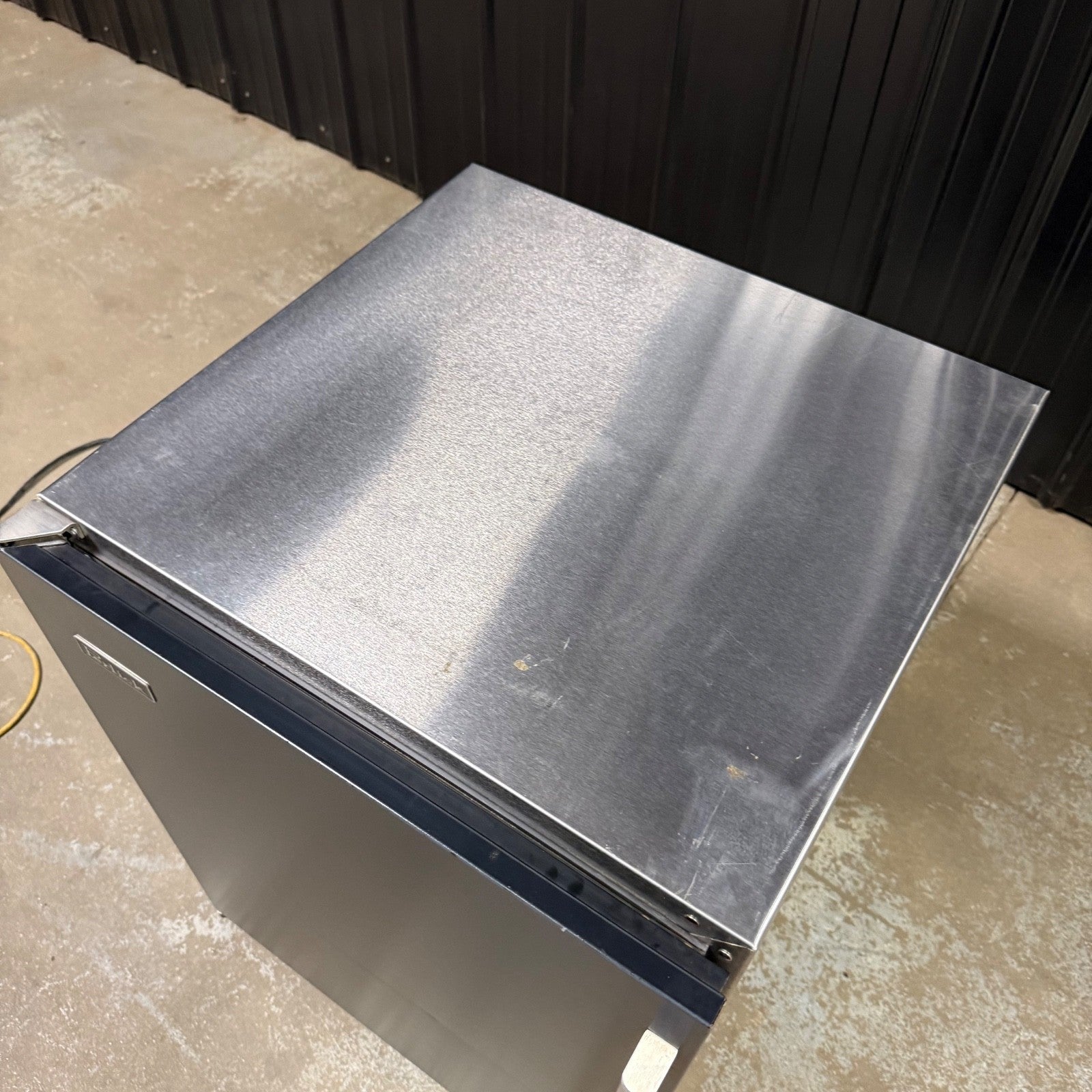 Perlick 24" Commercial Undercounter Glass Chiller / Freezer HC24FS Black