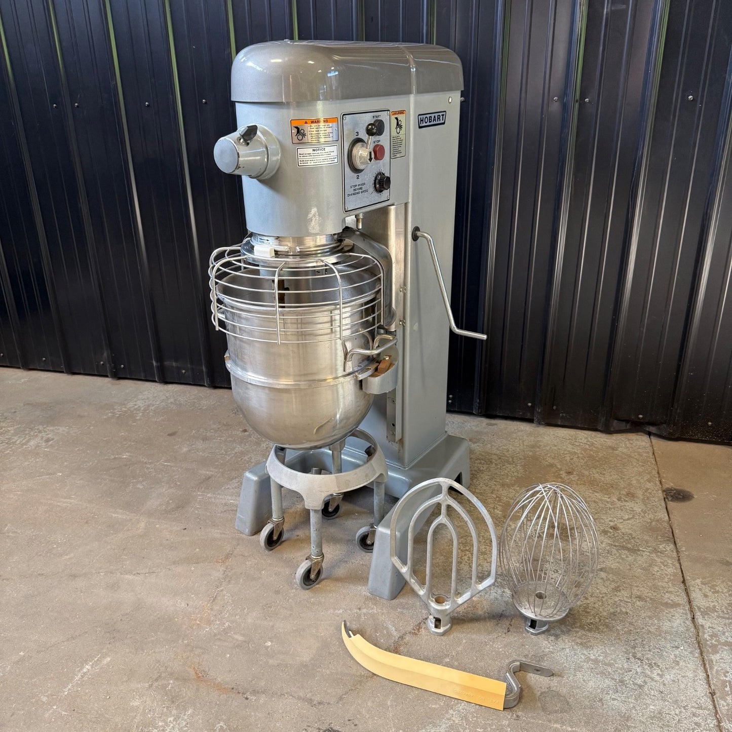 Hobart D340 40 Qt Mixer W/ Bowl & Attachments & Guard 1 1/2 HP 3 PH 480v0