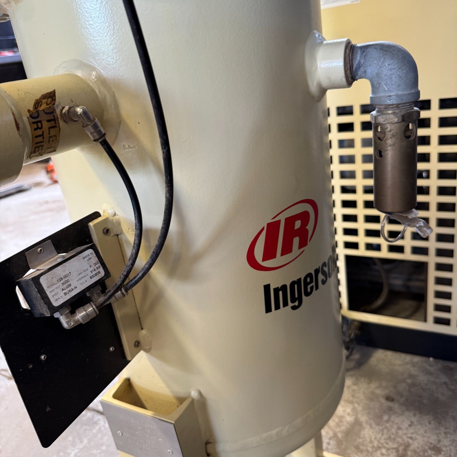 Ingersoll Rand TMS 0140 Thermal Mass Cycling Refrigerated Air Dryer 140 SCFM10