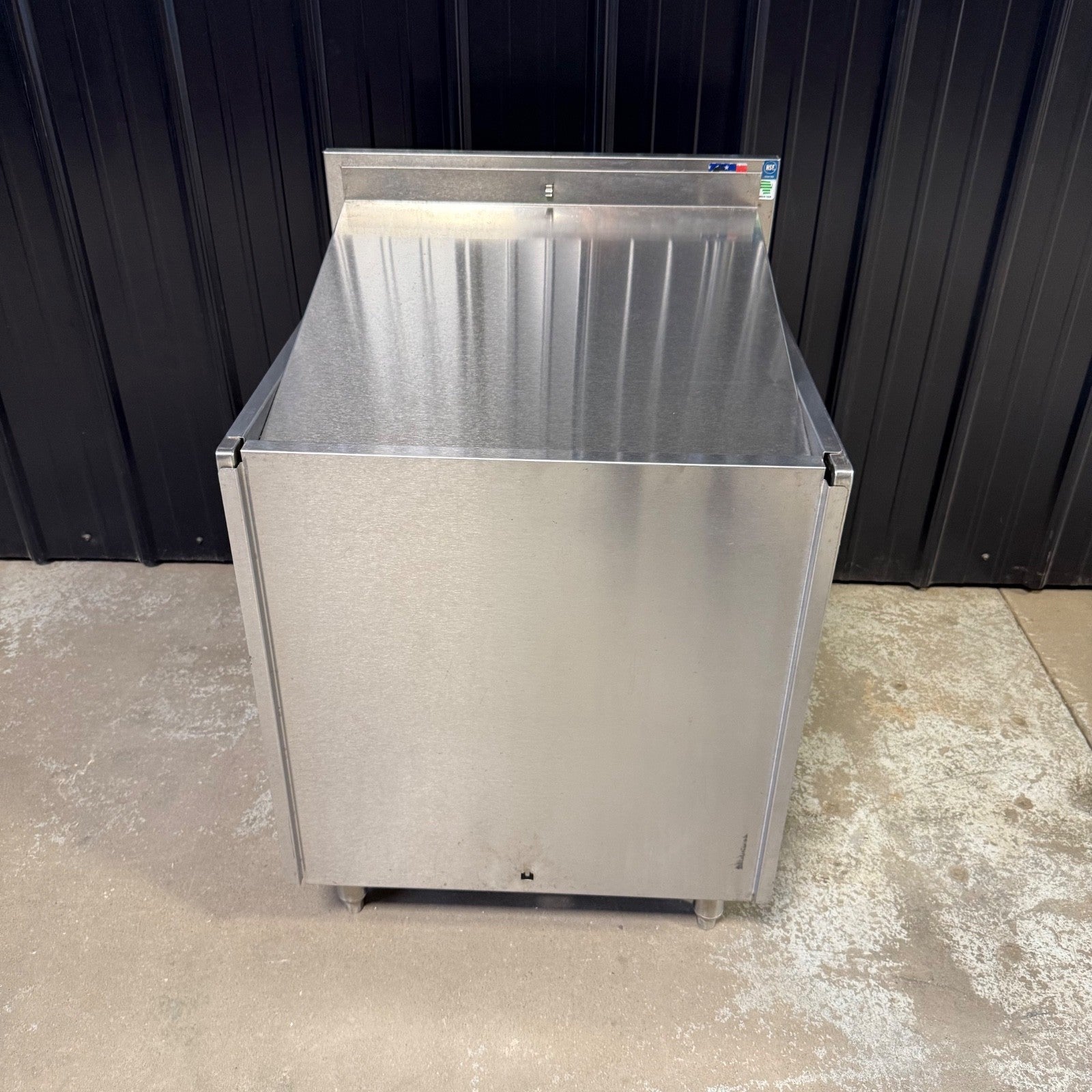 Perlick TS24LS Liquor Bottle Display Cabinet - Behind Bar Storage Step w/ Covers