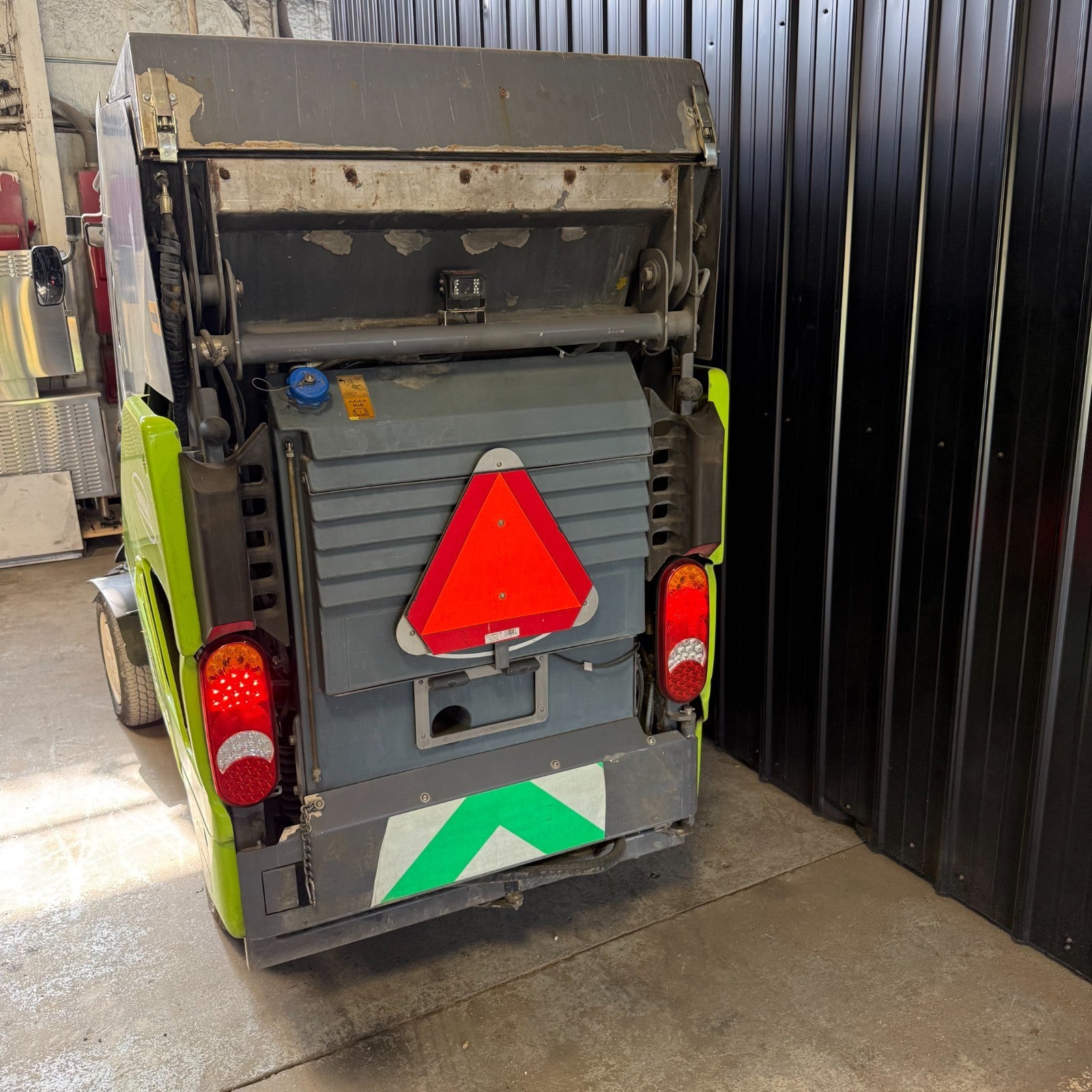 Tennant Green Machines 636 TP90 Diesel Street Sweeper 3321 Hrs Kubota 4WD Cab4