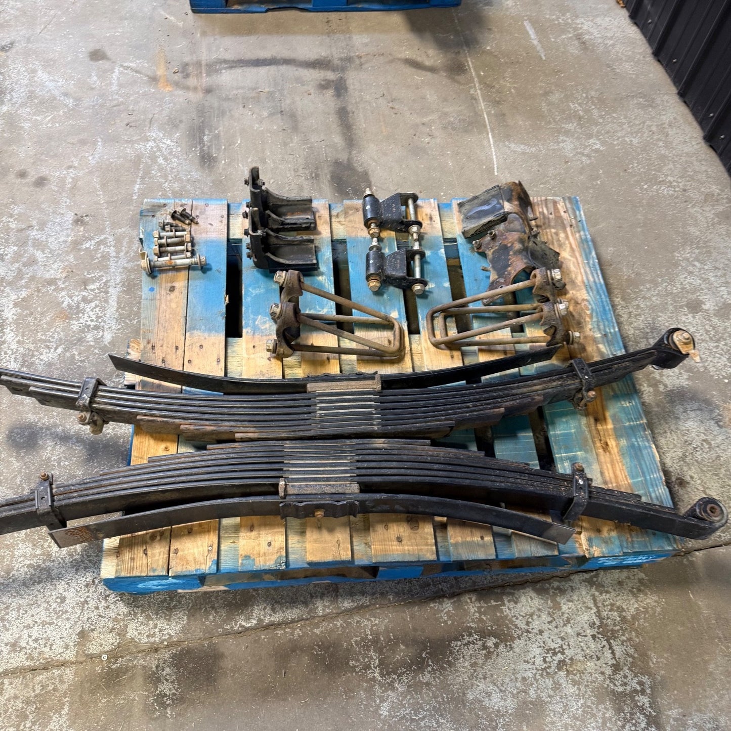15-19 Chevy Silverado 3500HD Cab & Chassis Rear Leaf Spring & Hardware Overload4