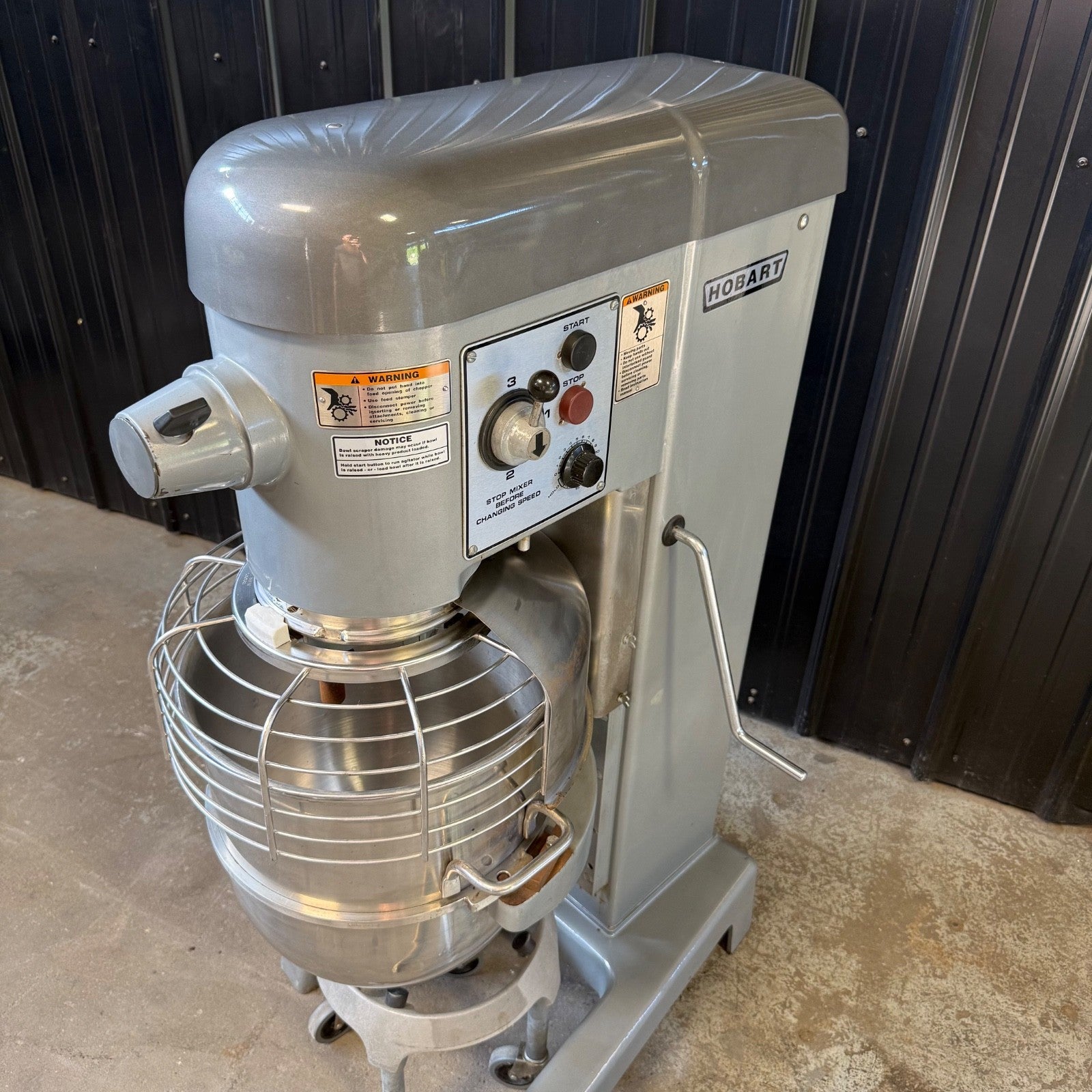 Hobart D340 40 Qt Mixer W/ Bowl & Attachments & Guard 1 1/2 HP 3 PH 480v1