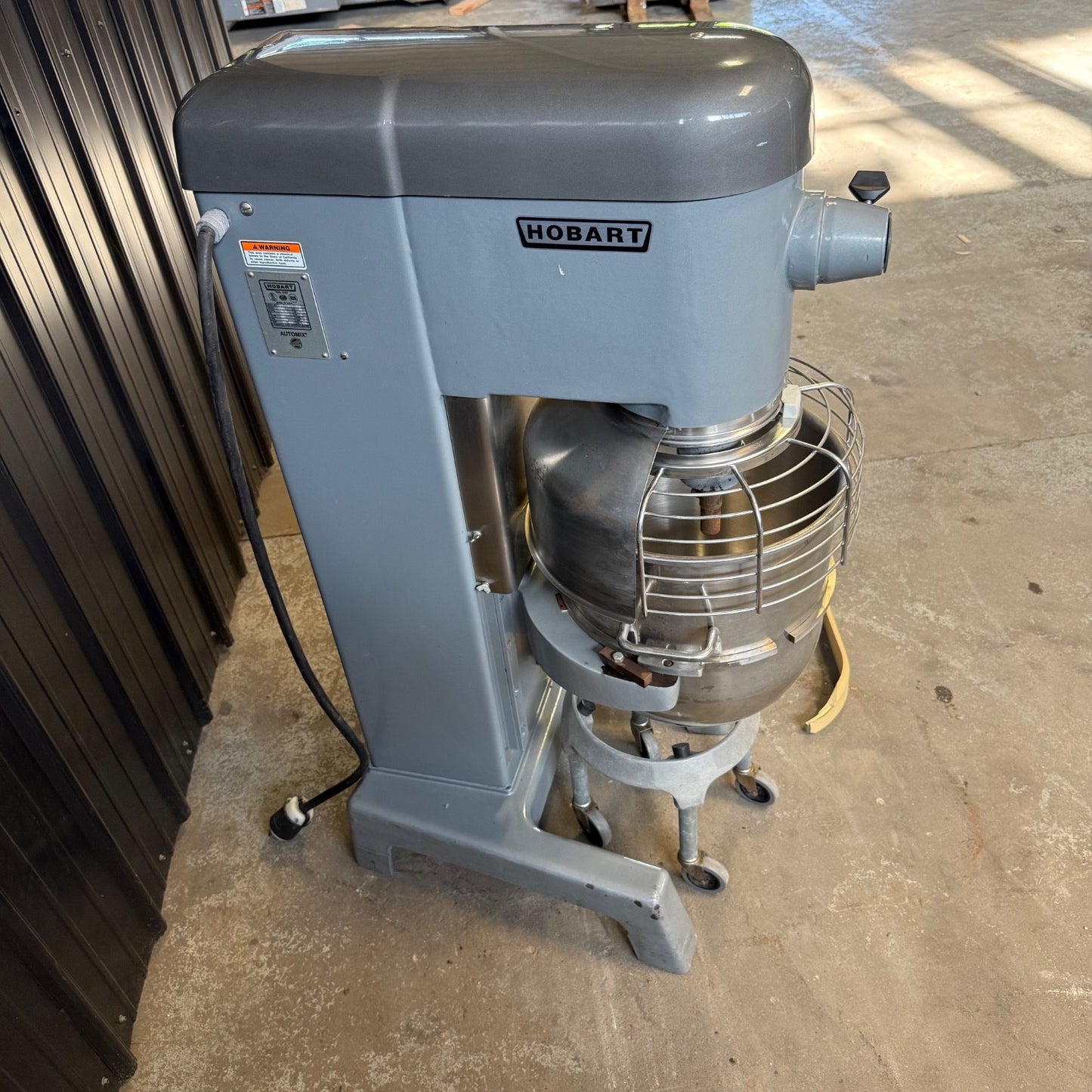 Hobart D340 40 Qt Mixer W/ Bowl & Attachments & Guard 1 1/2 HP 3 PH 480v3