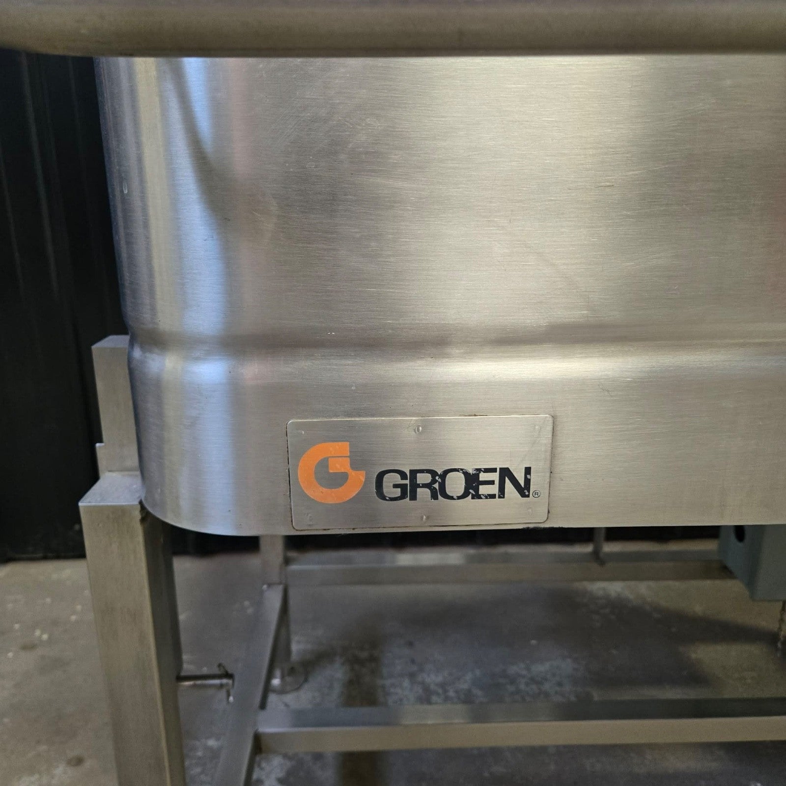Groen NFPC-4 Electric Skillet Braising Pan 40 Gallon 208V, 3 Phase w/ Power Tilt1